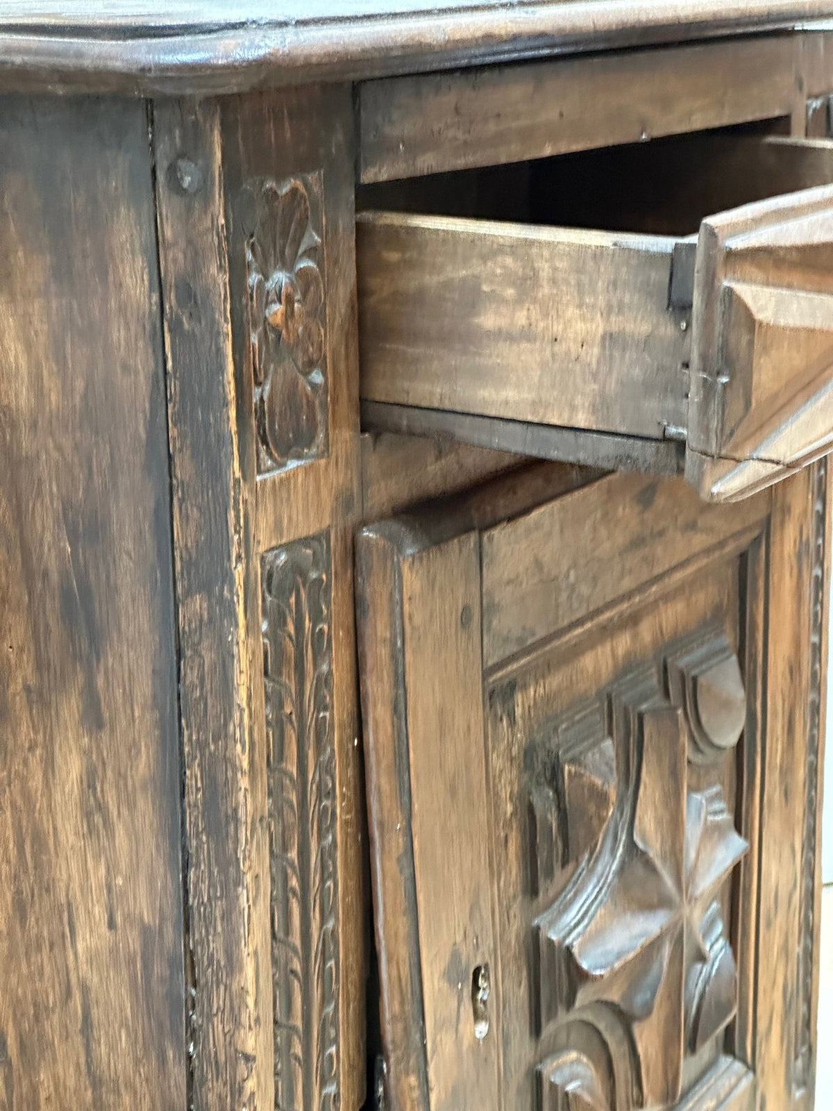 18th Century Early Tuscan Walnut Cabinet - Helen Storey Antiques