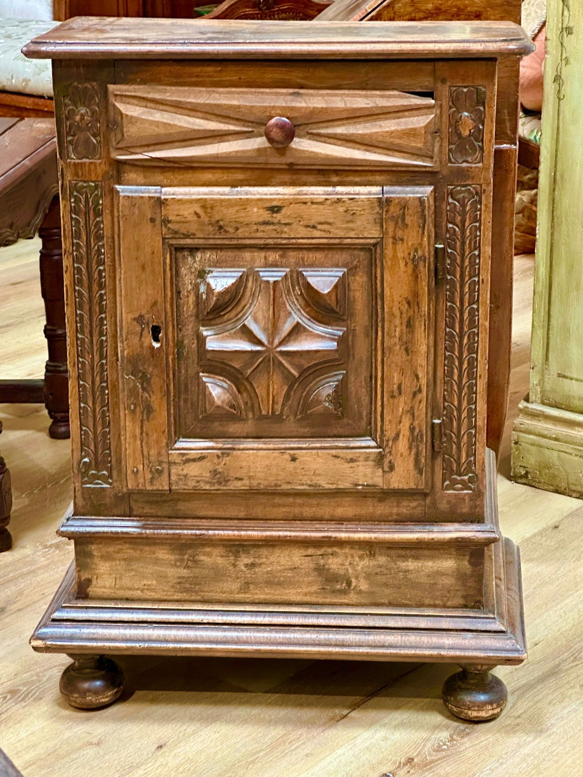 18th Century Early Tuscan Walnut Cabinet - Helen Storey Antiques