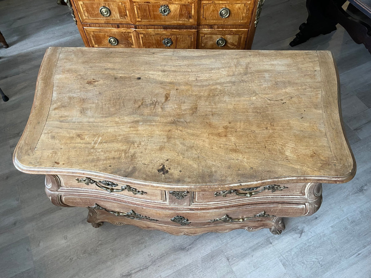 18th Century French Louis XV Bombe Commode - Helen Storey Antiques