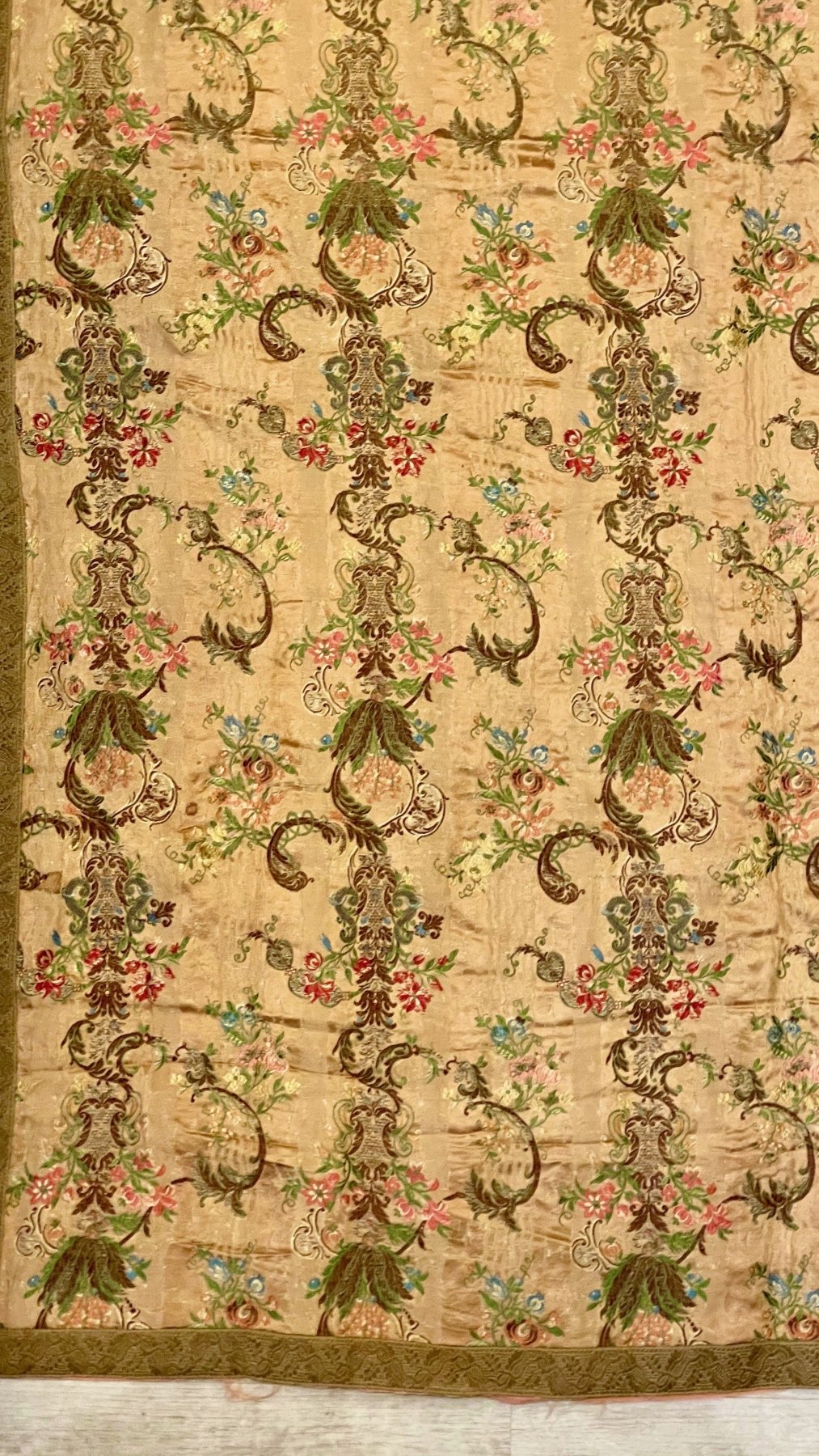 18TH CENTURY FRENCH SILK BROCADE FLORAL TEXTILE - Helen Storey Antiques