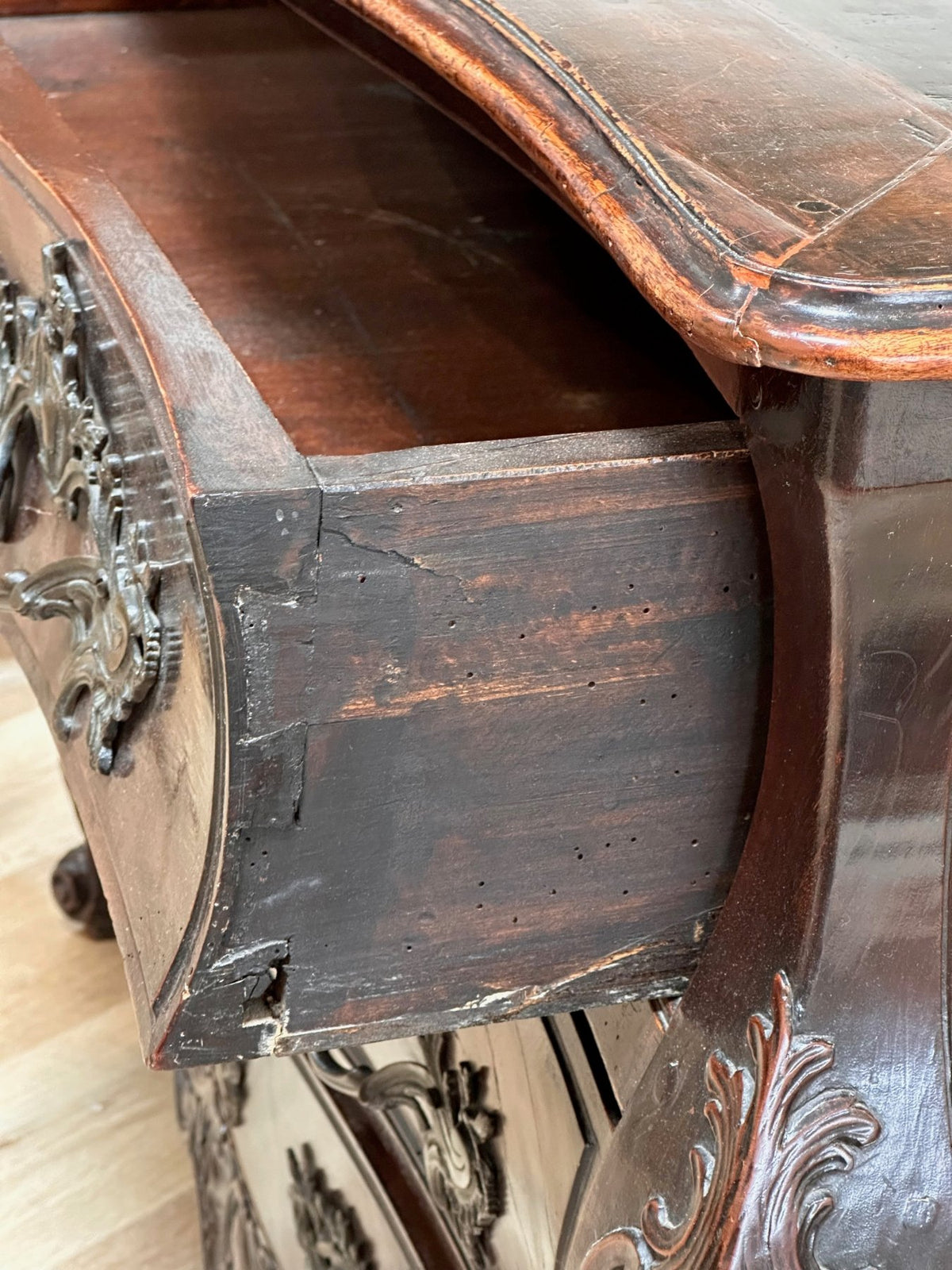 18th Century Louise XV French Walnut Bombe Commode - Helen Storey Antiques