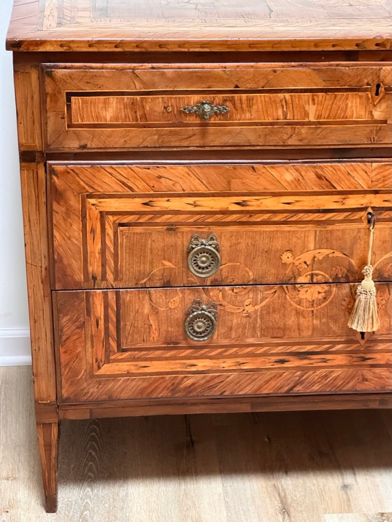 neo classic dresser HomeStock Neo-Classical Nostalgia Dresser-Finish:Americano,Style:4 Drawers/Knob