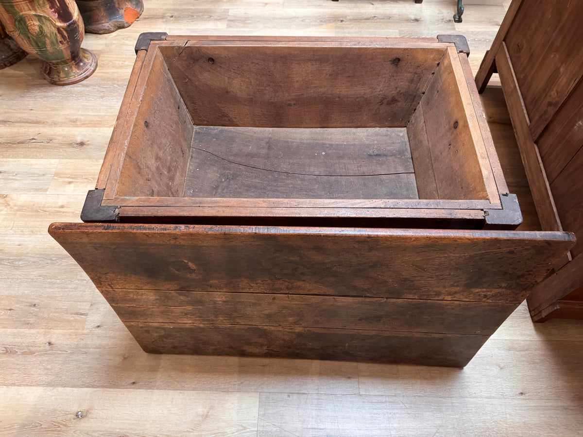 Late 18th-early 19th French Provincial walnut dough table