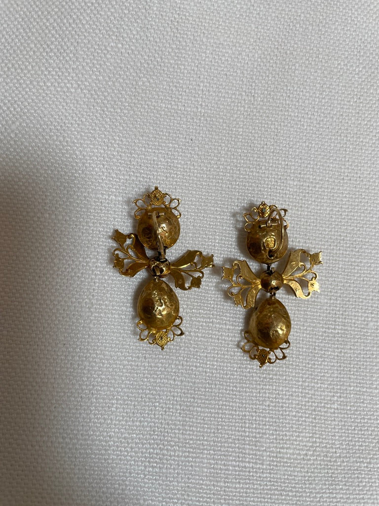 Iberian Emerald and 18 k. Gold drop Earrings, 18th Century