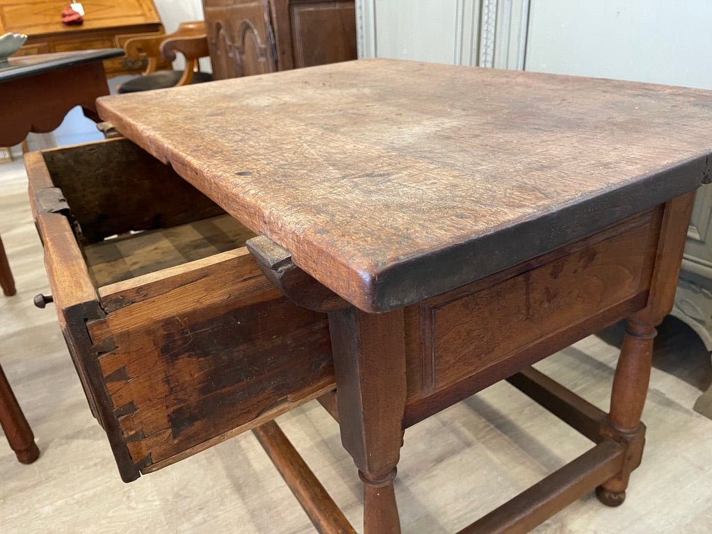 EARLY 18TH CENTURY SINGLE DRAWER SPANISH WALNUT TAVERN TABLE - Helen Storey Antiques