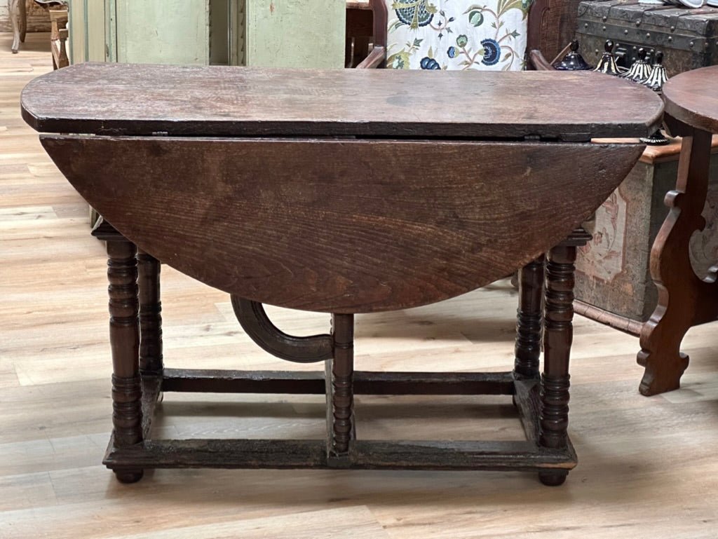 Early Italian Walnut drop leaf table, 18th Century - Helen Storey Antiques