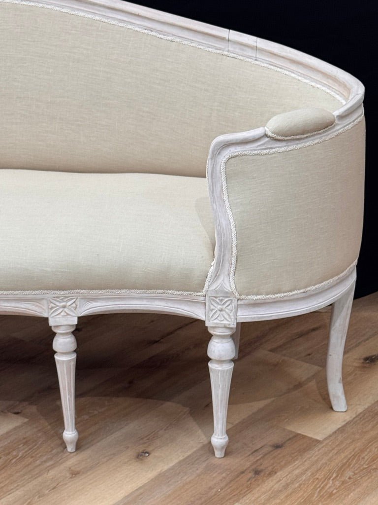 Elegant Swedish Gustavian canapé, settee, circa 1800–1830 - Helen Storey Antiques