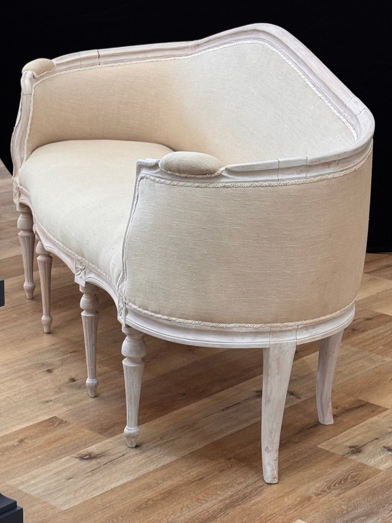Elegant Swedish Gustavian canapé, settee, circa 1800–1830 - Helen Storey Antiques