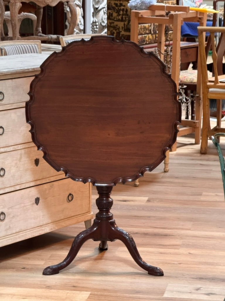 English Chippendale Mahogany Tilt - Top Table, 18th Century - Helen Storey Antiques