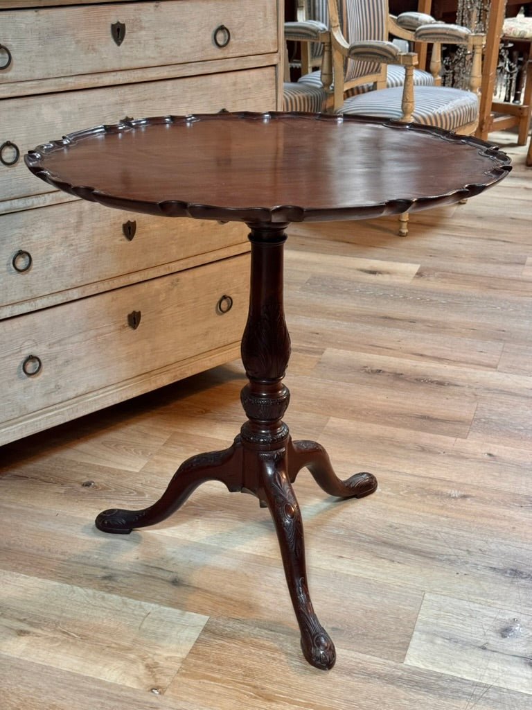 English Chippendale Mahogany Tilt - Top Table, 18th Century - Helen Storey Antiques
