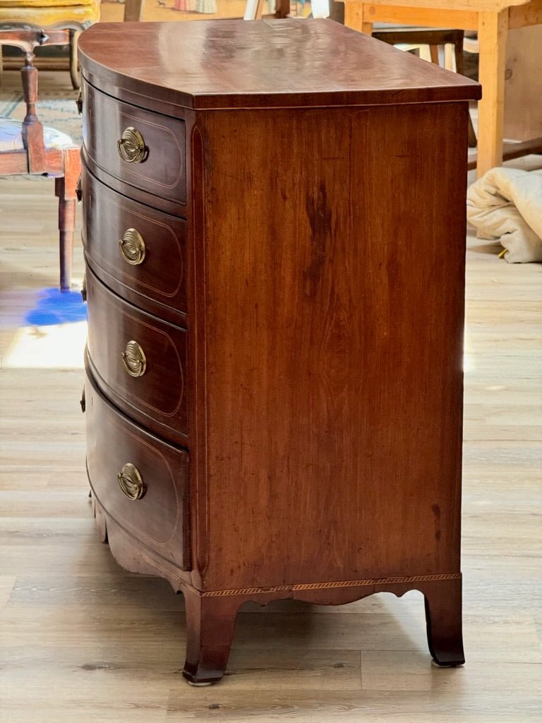 Fine American Federal Baltimore Bow-front Chest of Drawers, c. 1800 Fine American Federal Baltimore Bow-front Chest of Drawers, c. 1800