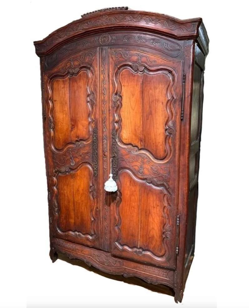 LOVELY 18TH CENTURY FRENCH ARMOIRE