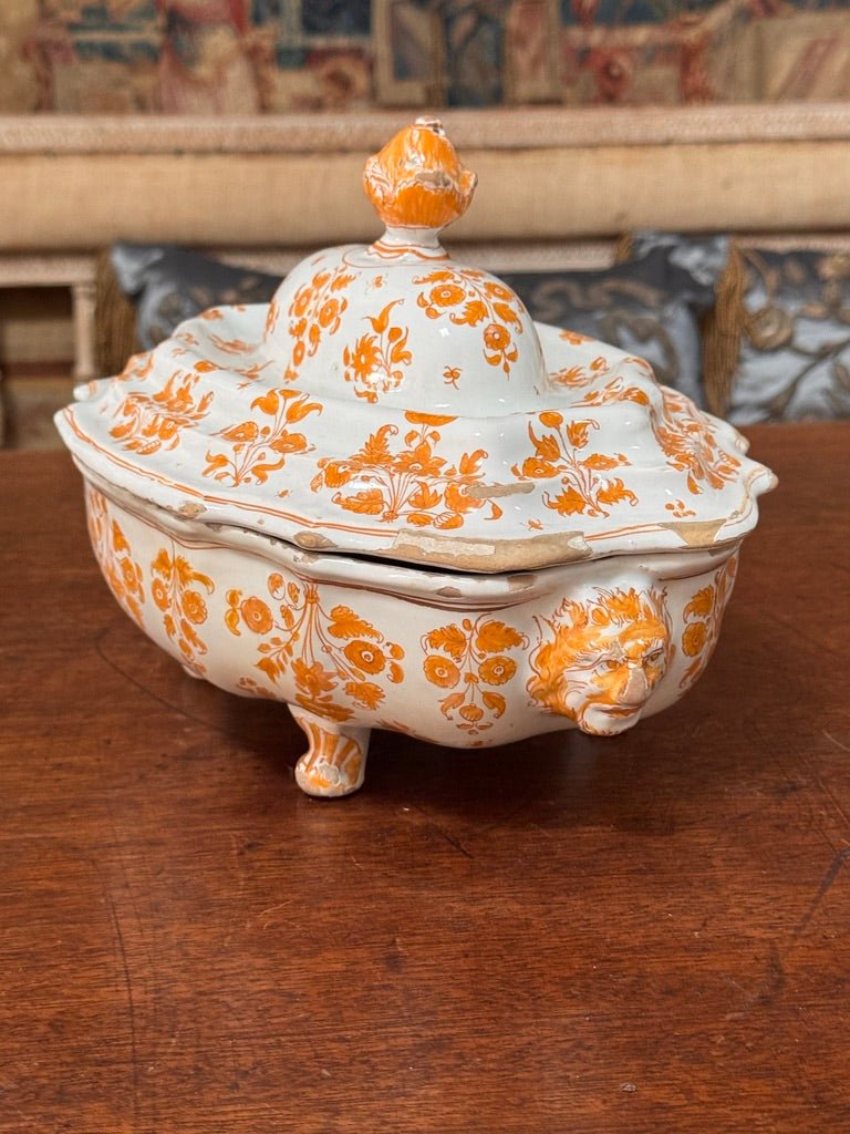 Moustiers Faience footed tureen and cover, c. 1760. - Helen Storey Antiques