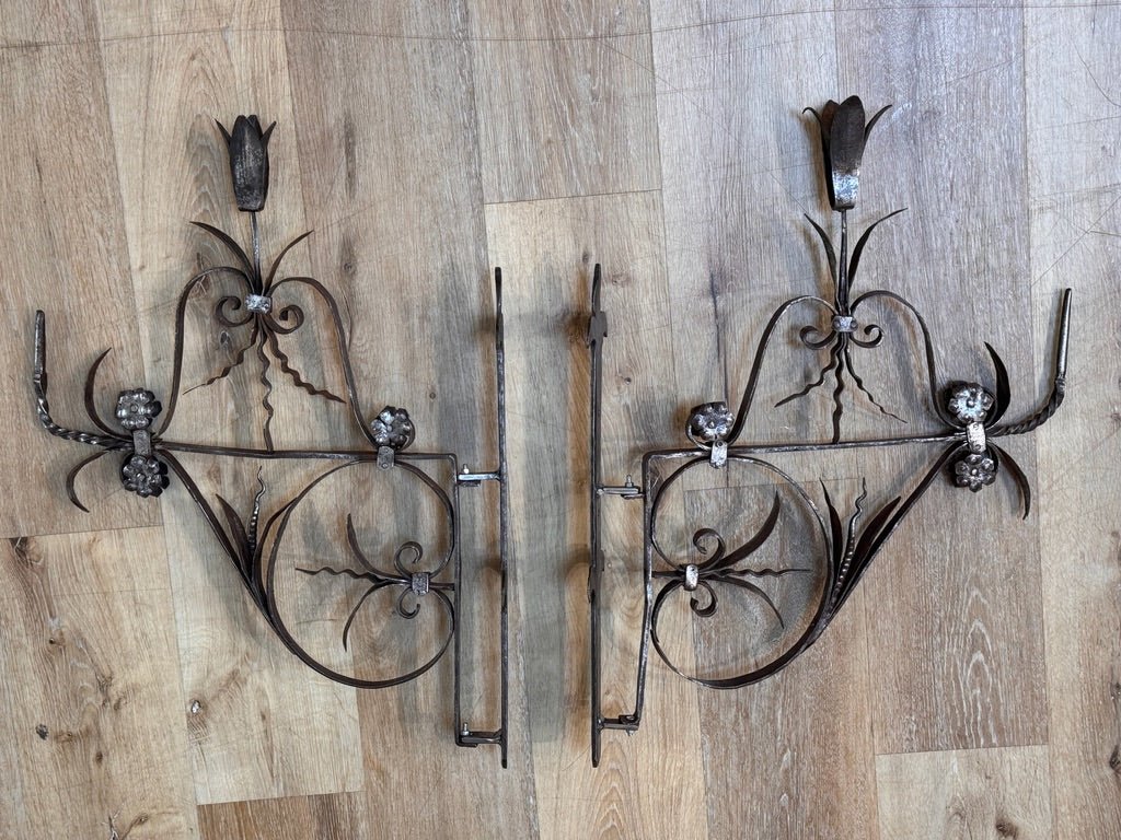 Pair of French hand-forged wrought iron wall brackets, 17th-18th century - Helen Storey Antiques