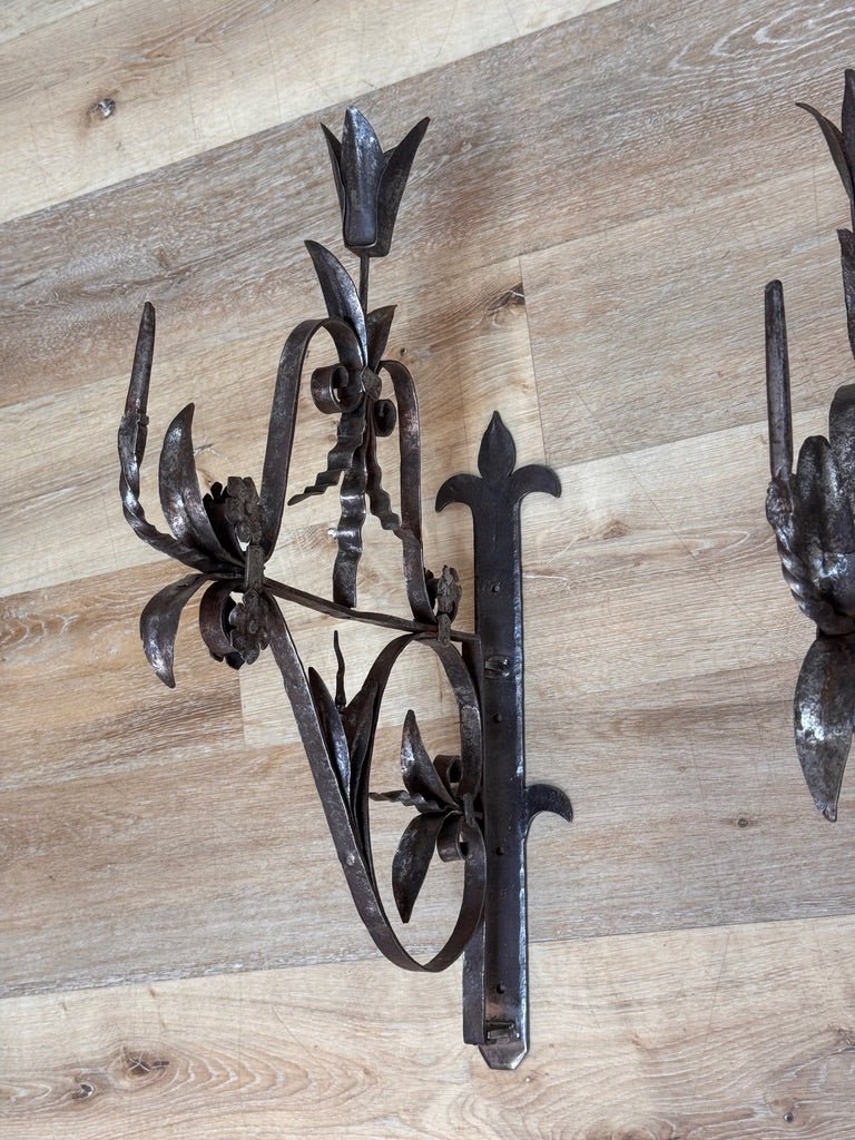Pair of French hand-forged wrought iron wall brackets, 17th-18th century - Helen Storey Antiques
