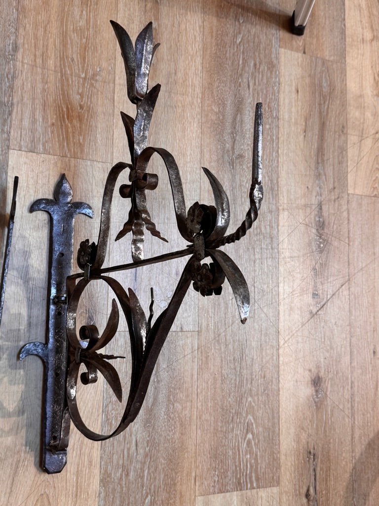 Pair of French hand-forged wrought iron wall brackets, 17th-18th century - Helen Storey Antiques