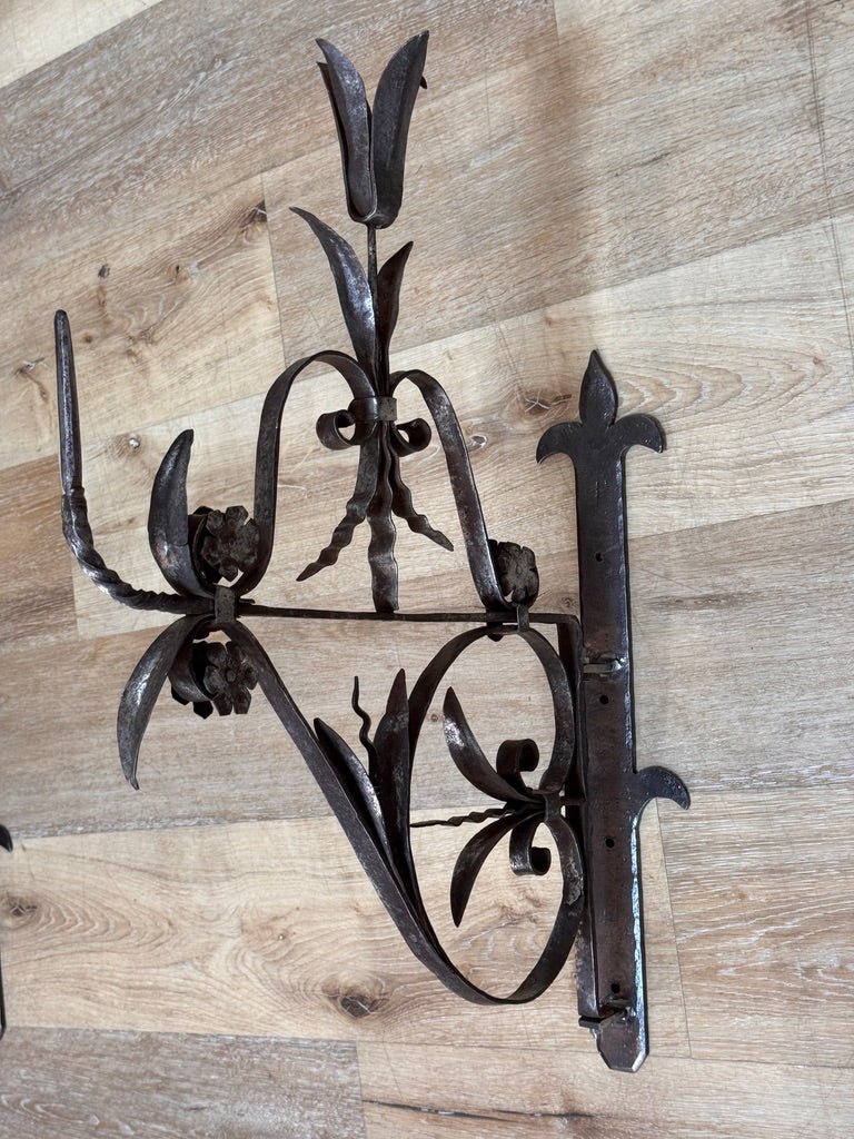 Pair of French hand-forged wrought iron wall brackets, 17th-18th century - Helen Storey Antiques