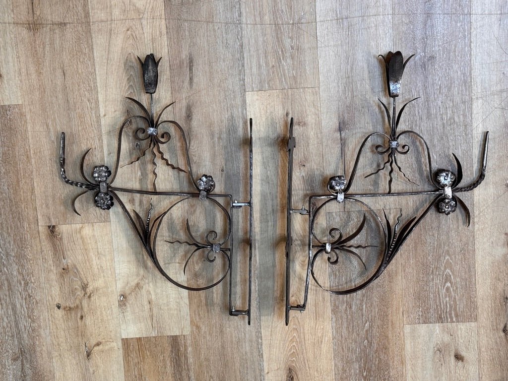 Pair of French hand-forged wrought iron wall brackets, 17th-18th century - Helen Storey Antiques