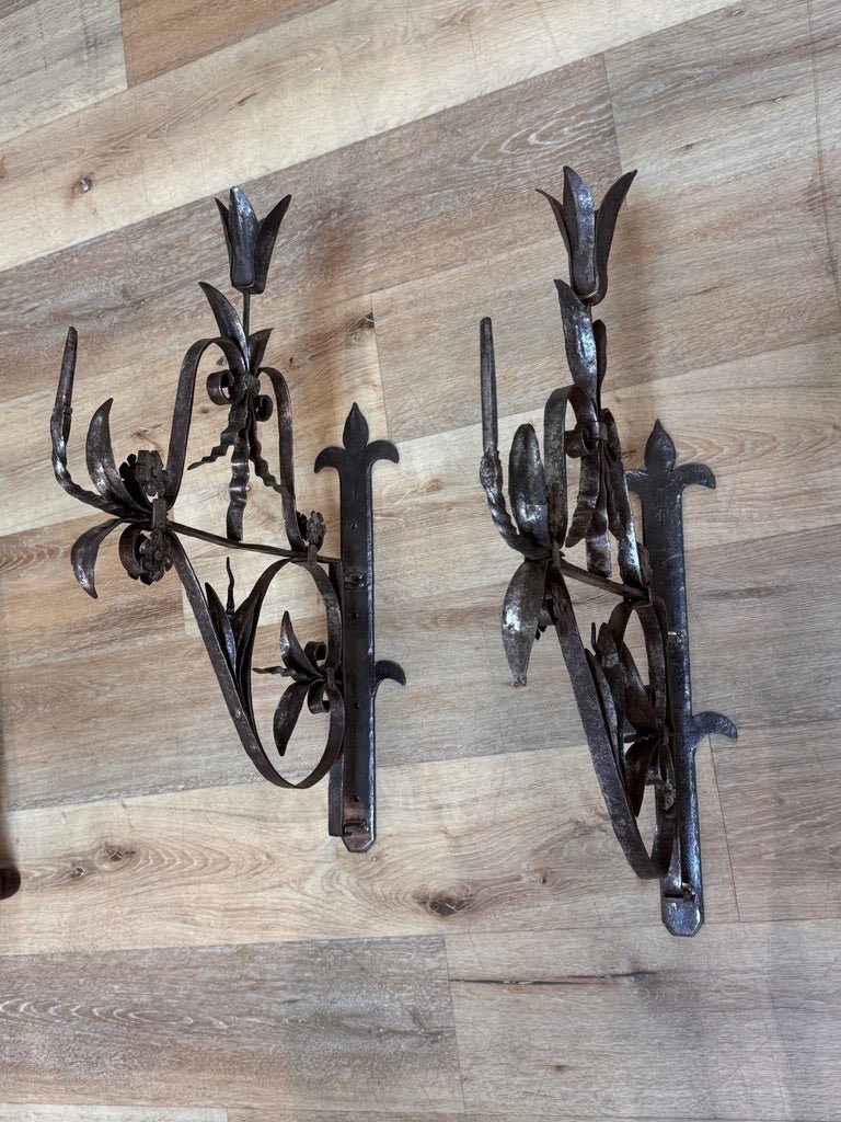 Pair of French hand-forged wrought iron wall brackets, 17th-18th century - Helen Storey Antiques