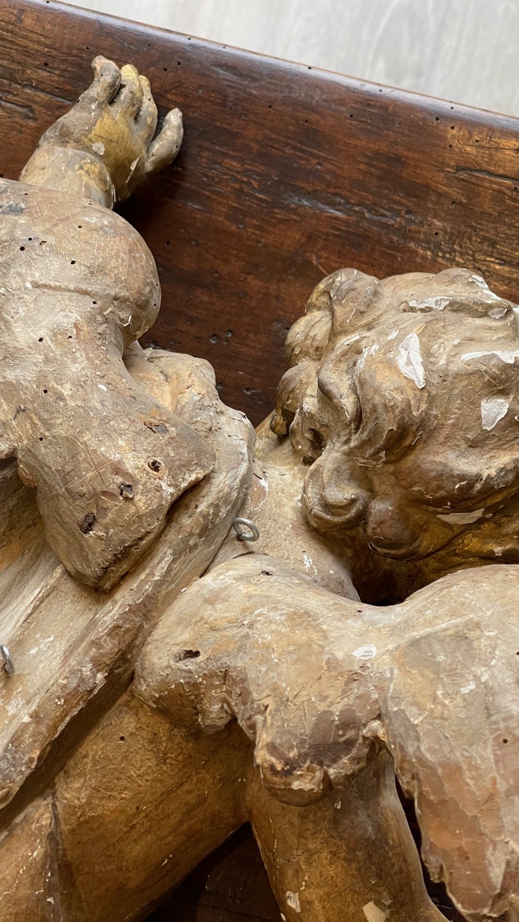 PAIR OF ITALIAN BAROQUE CARVED PUTTI, 18TH CENTURY - Helen Storey Antiques