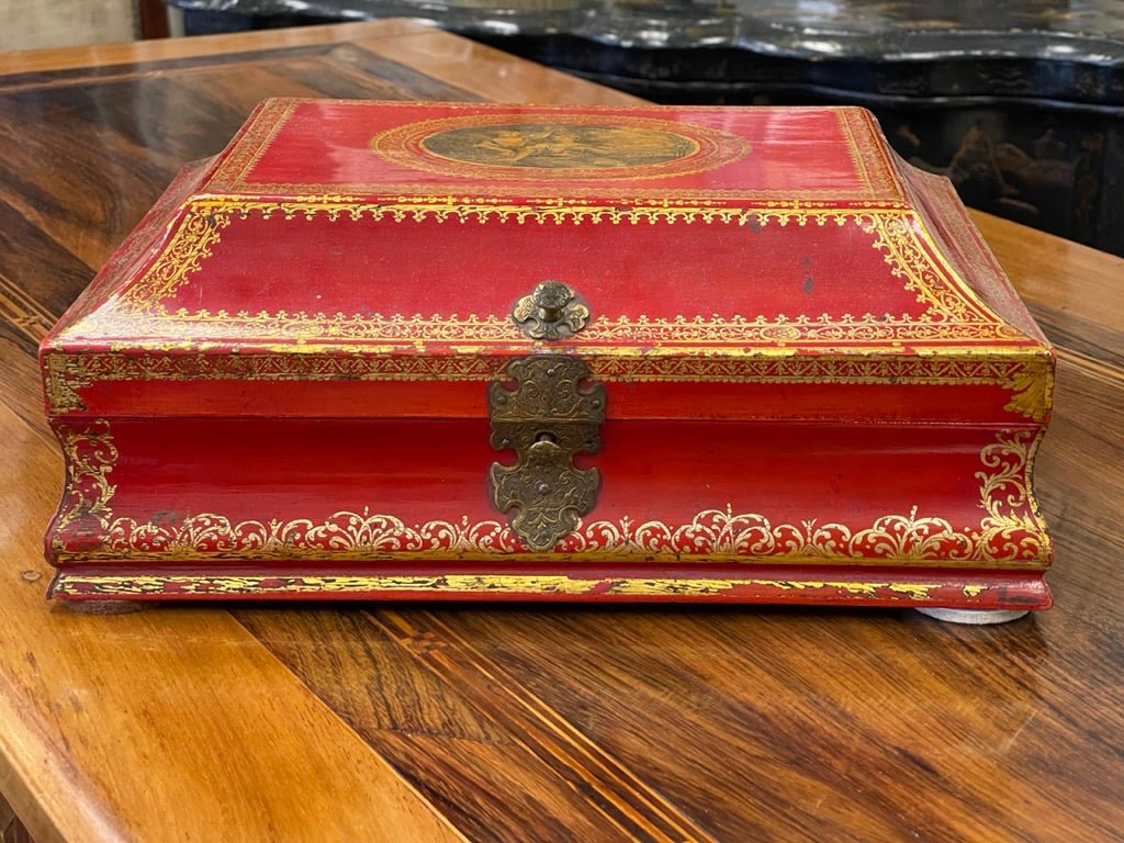 Rare 18th Century French lacquered wig box - Helen Storey Antiques