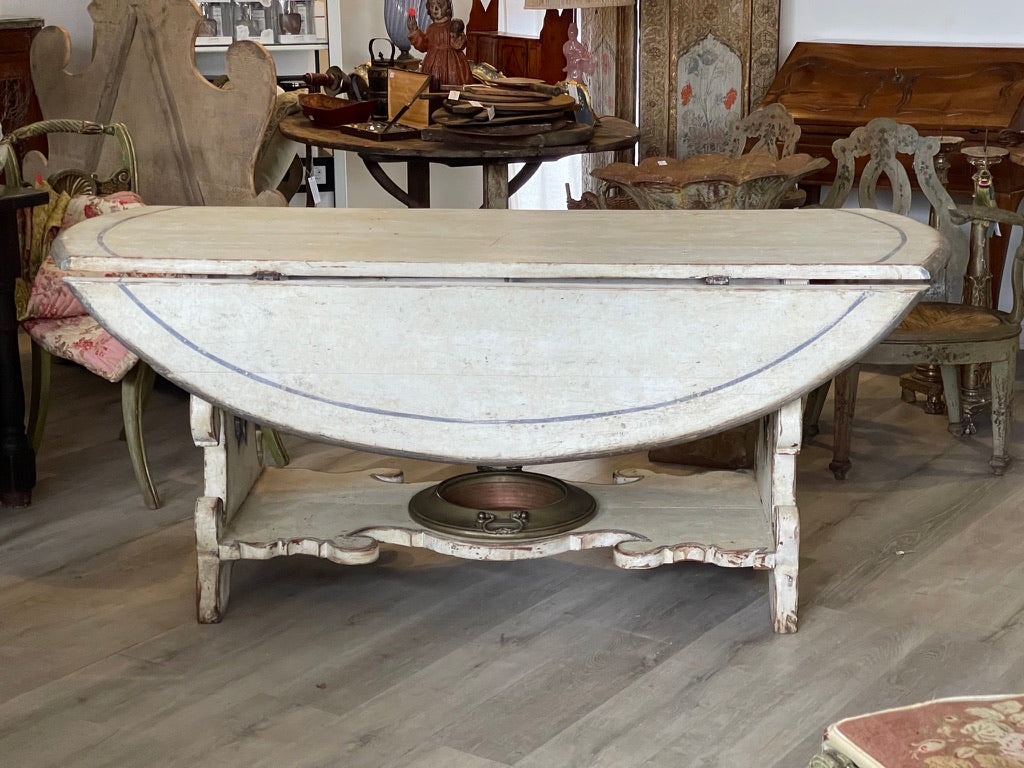 18th Century Painted Italian Baroque Oval Dropleaf Dining Table