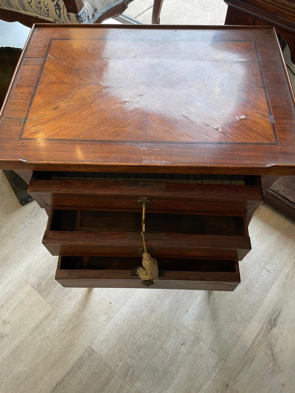 FINE 19TH CENTURY LOUIS XV STYLE FRENCH PARQUETRY TABLE