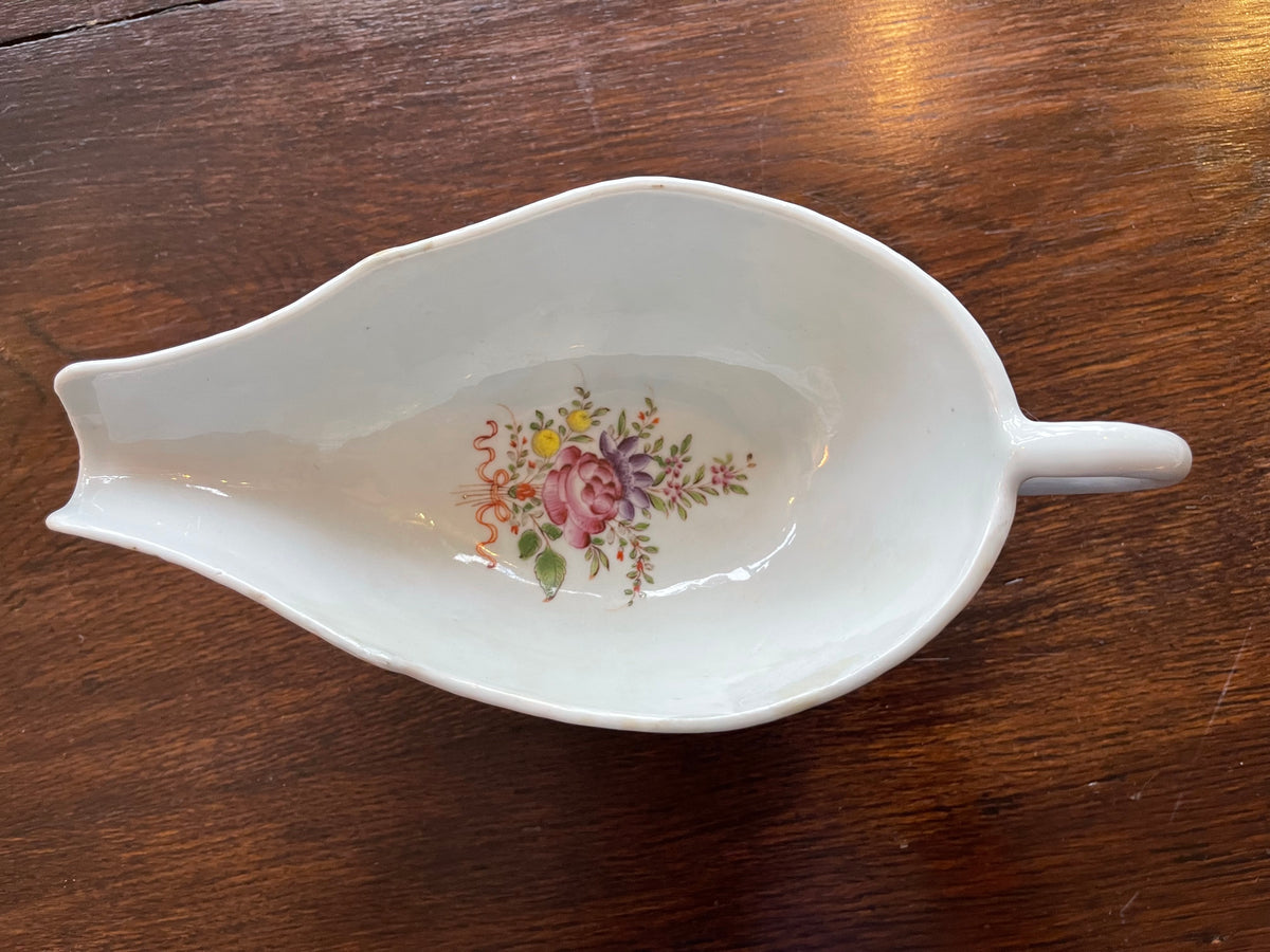 CHINESE EXPORT FAMILLE ROSE PLATTER &amp; MATCHING SAUCE BOAT