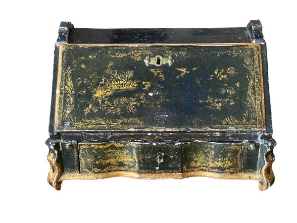 18TH CENTURY ENGLISH CHINOISERIE TABLE DESK