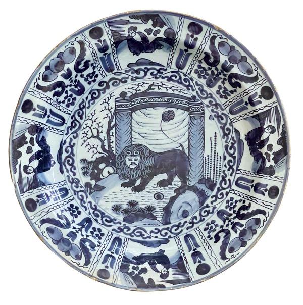 17TH CENTURY DUTCH DELFT CHARGER