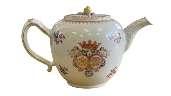 18TH CENTURY CHINESE EXPORT TEAPOT