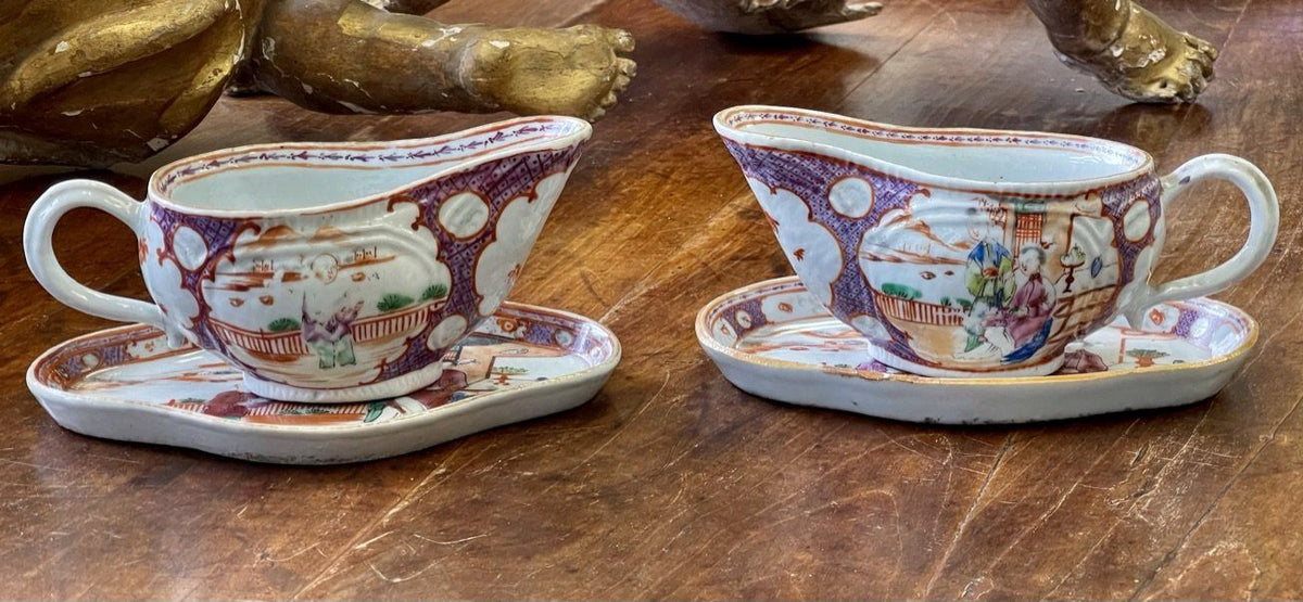 Porcelain - PAIR OF CHINESE EXPORT ROSE MANDARINE PORCELAIN GRAVY BOATS AND UNDERPLATES