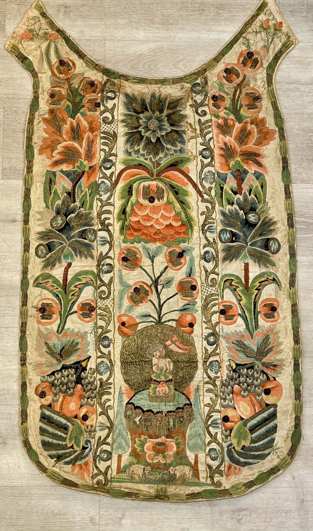 Textile Embroidery - 18TH CENTURY FRENCH HAND-EMBROIDERED CHAUSABLE