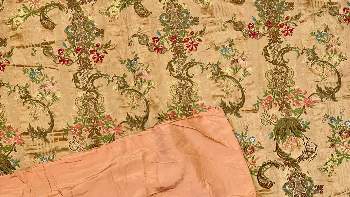 Textile Embroidery - 18TH CENTURY FRENCH SILK BROCADE FLORAL TEXTILE